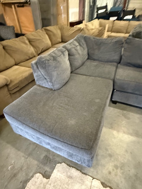 *Free Delivery* 2 Piece Broyhill Sectional Couch