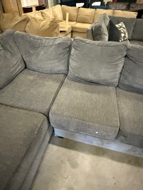 *Free Delivery* 2 Piece Broyhill Sectional Couch