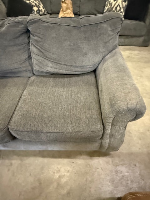 *Free Delivery* 2 Piece Broyhill Sectional Couch