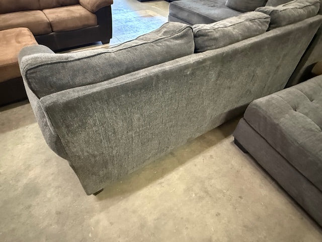 *Free Delivery* 2 Piece Broyhill Sectional Couch