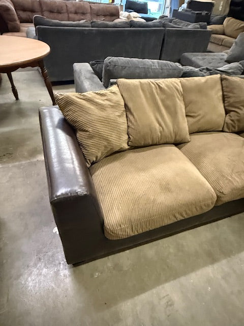 *Free Delivery* Excellent Condition Sectional Couch 2 Piece