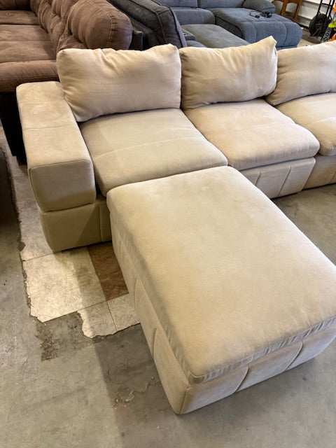 *Free Delivery* 6 Piece Modular Sectional Couch
