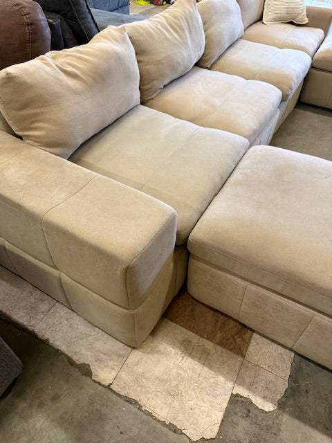 *Free Delivery* 6 Piece Modular Sectional Couch