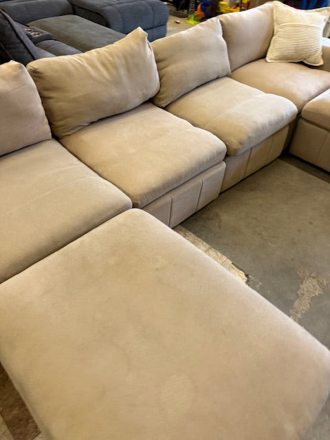 *Free Delivery* 6 Piece Modular Sectional Couch