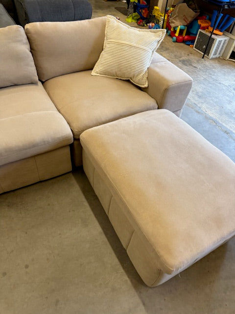 *Free Delivery* 6 Piece Modular Sectional Couch