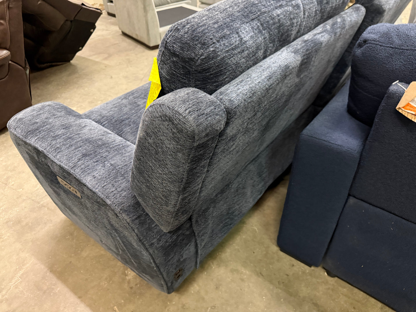 *Free Delivery* Like-New/Open Box Double Recliner Love Seat with USB Ports