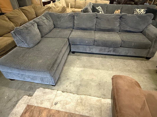 *Free Delivery* 2 Piece Broyhill Sectional Couch