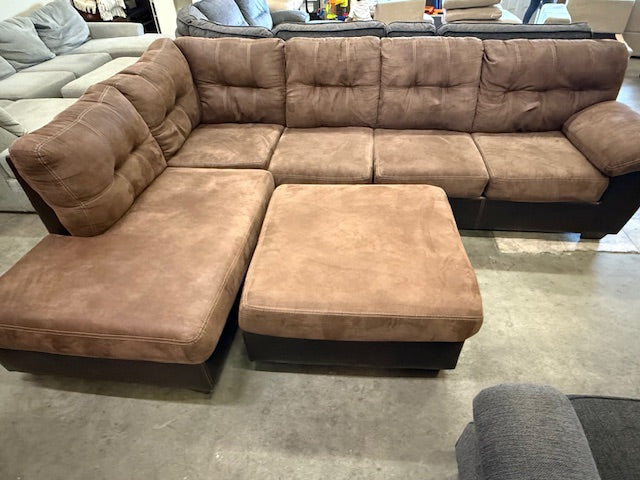 *Free Delivery* Beautiful Sectional Couch with Matching Ottoman
