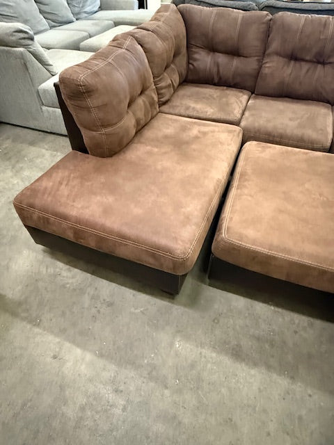 *Free Delivery* Beautiful Sectional Couch with Matching Ottoman