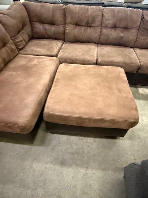 *Free Delivery* Beautiful Sectional Couch with Matching Ottoman