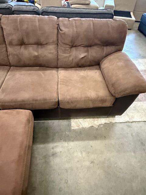 *Free Delivery* Beautiful Sectional Couch with Matching Ottoman