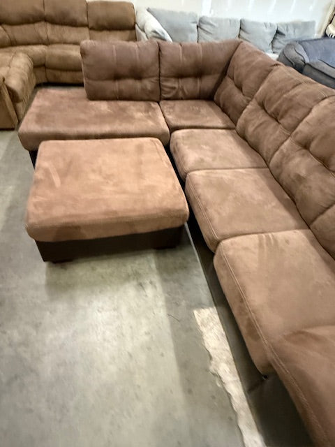 *Free Delivery* Beautiful Sectional Couch with Matching Ottoman
