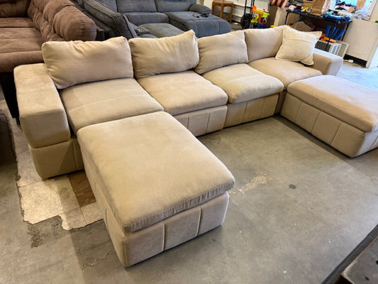 *Free Delivery* 6 Piece Modular Sectional Couch