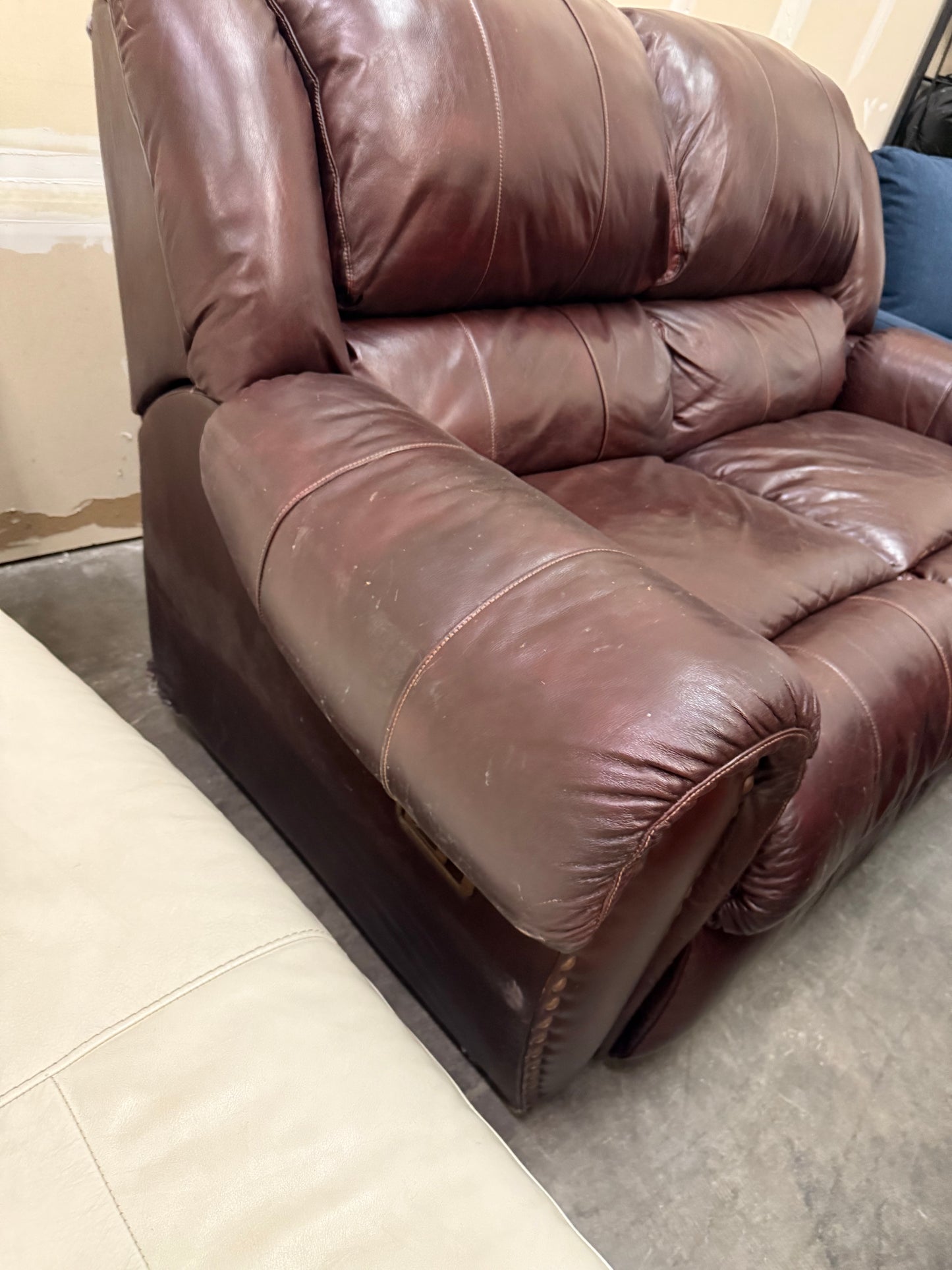 *Free Delivery* Leather Love Seat Recliner