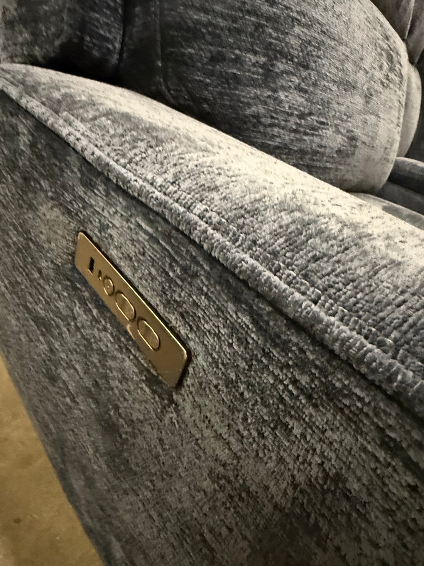 *Free Delivery* Like-New/Open Box Double Recliner Love Seat with USB Ports