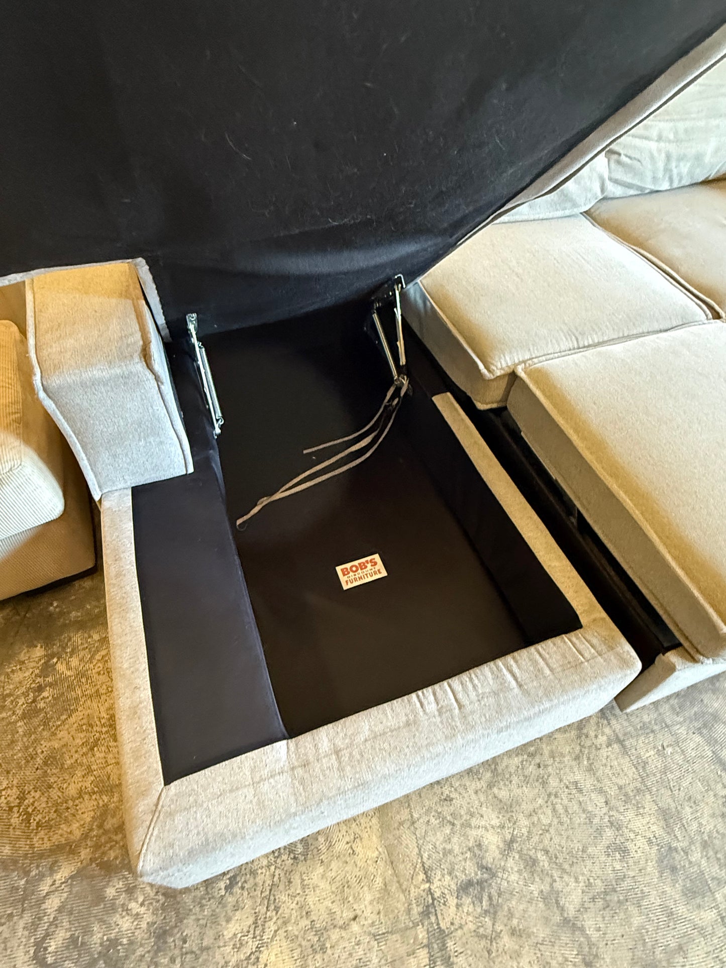 *Free Delivery* Bob's Sectional Couch with Storage and Pullout Bed