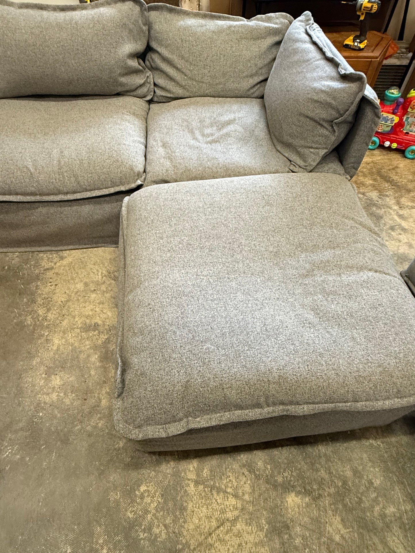 *Free Delivery* Great Condition 4 Piece Modular Sectional Couch