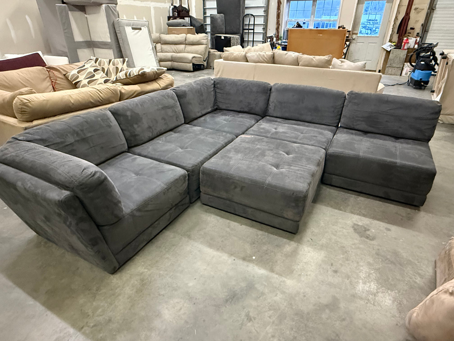 *Free Delivery* 6 Piece Modular Sectional