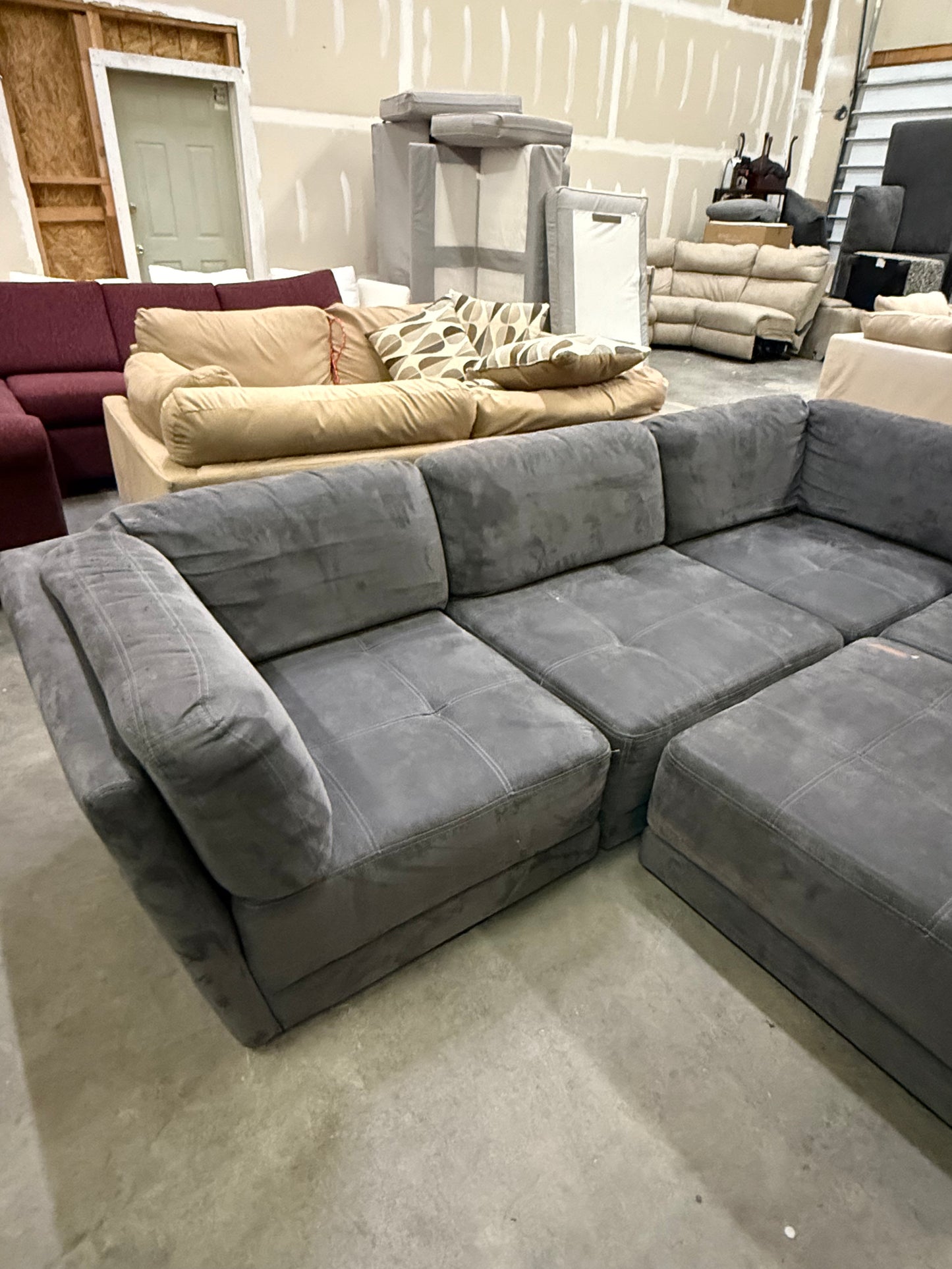 *Free Delivery* 6 Piece Modular Sectional