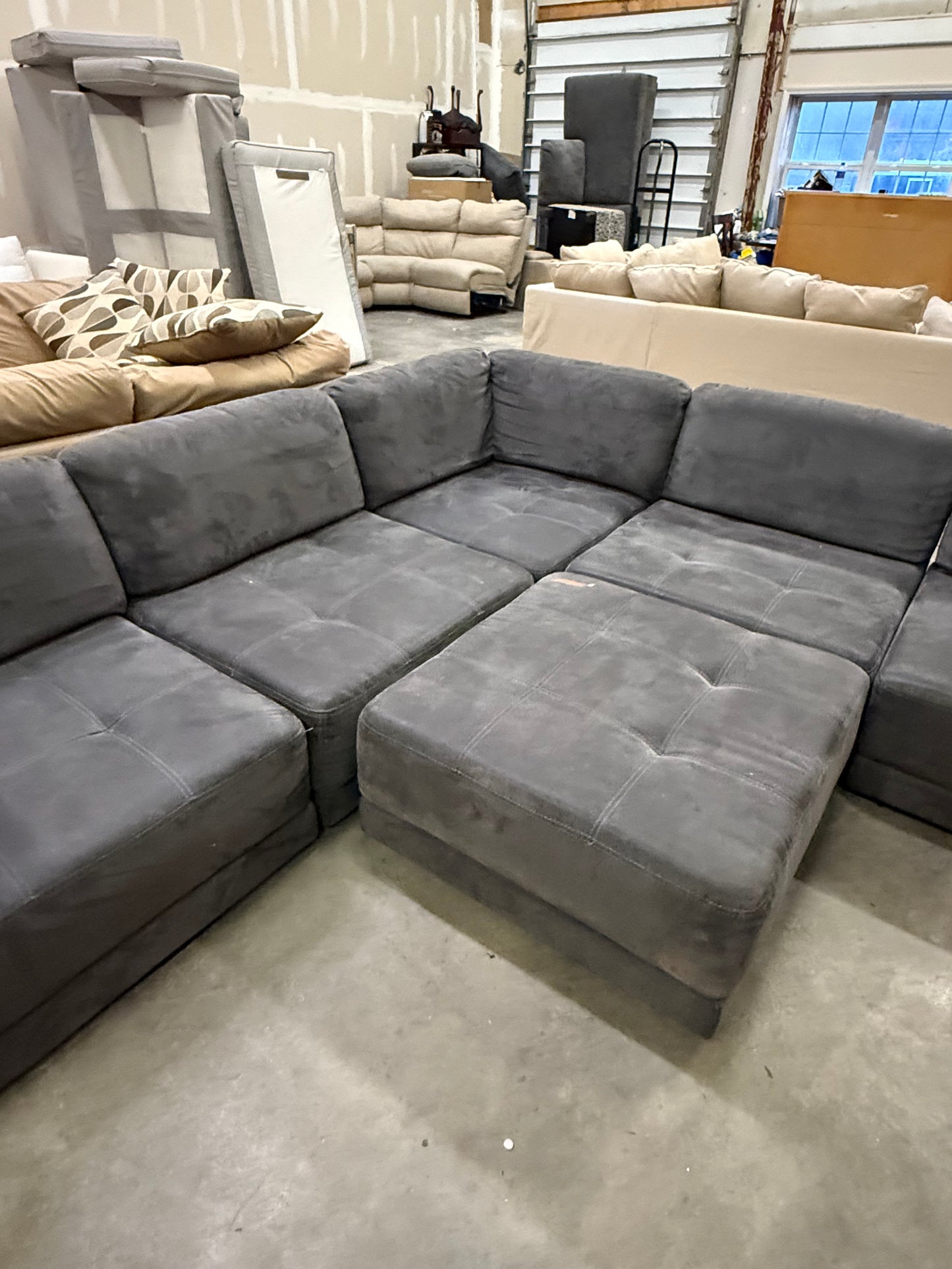 *Free Delivery* 6 Piece Modular Sectional