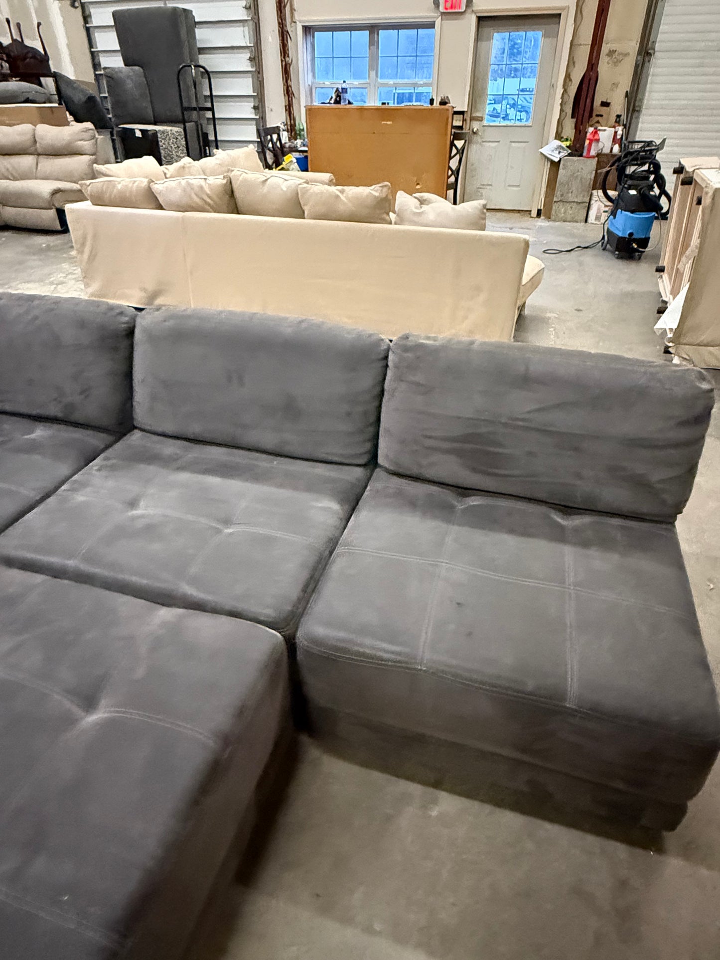*Free Delivery* 6 Piece Modular Sectional
