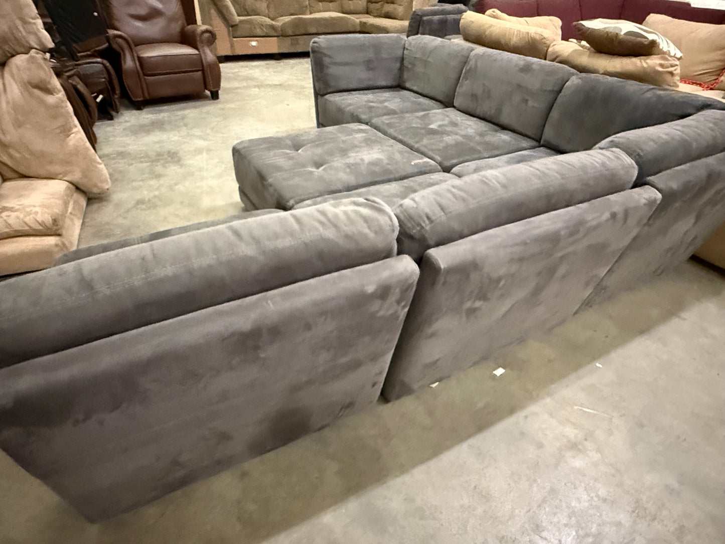 *Free Delivery* 6 Piece Modular Sectional