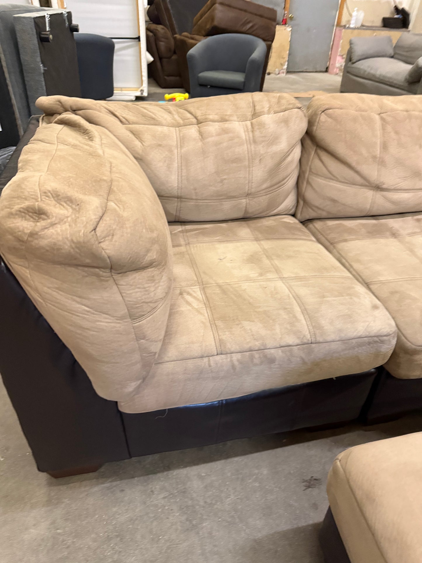 *Free Delivery* 6-Piece Modular Sectional Couch