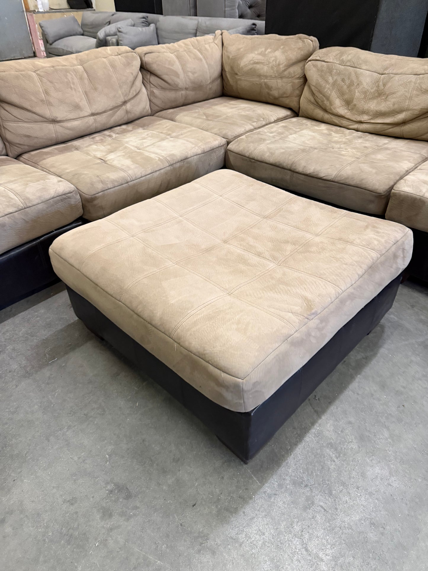 *Free Delivery* 6-Piece Modular Sectional Couch