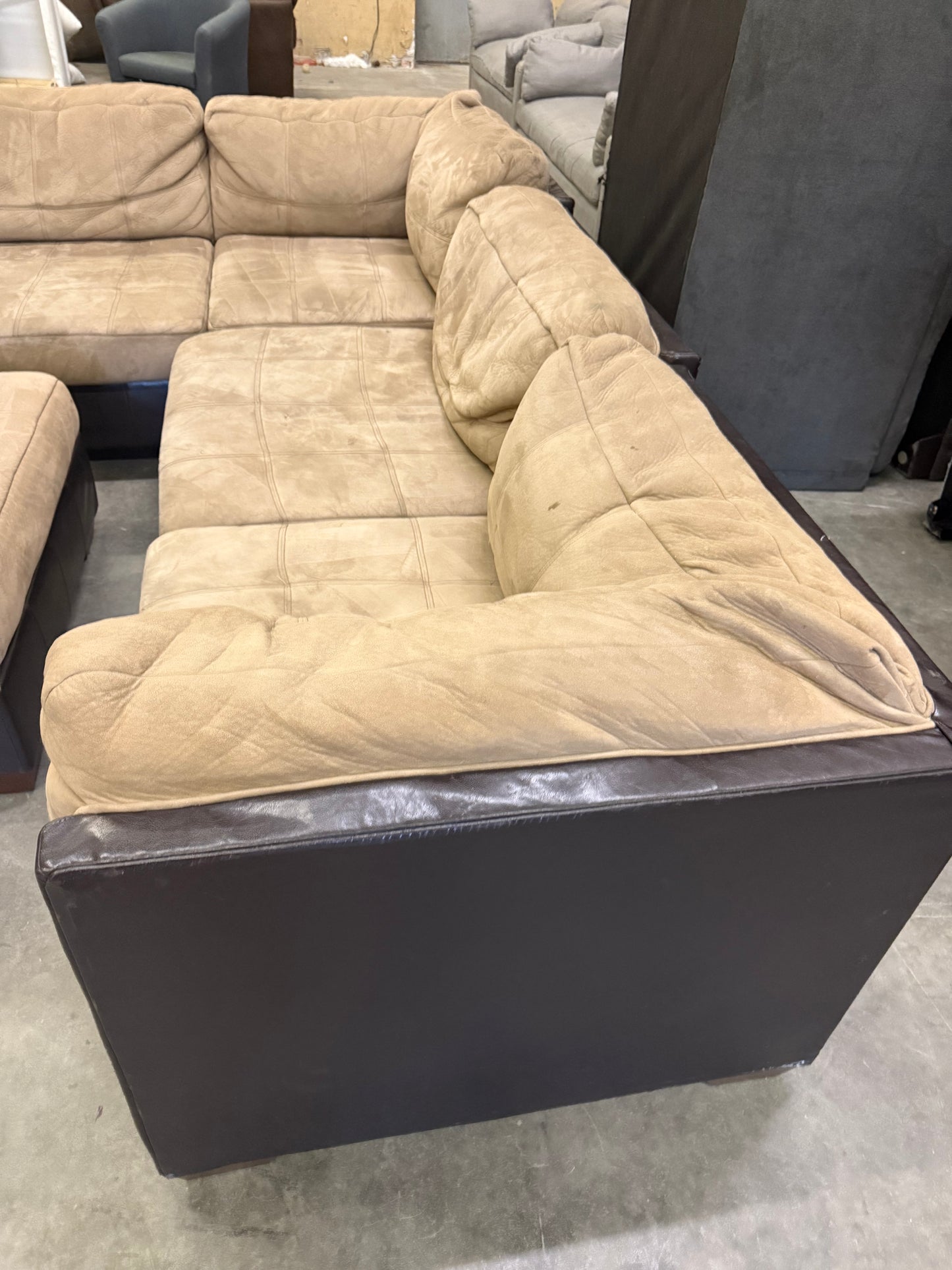 *Free Delivery* 6-Piece Modular Sectional Couch