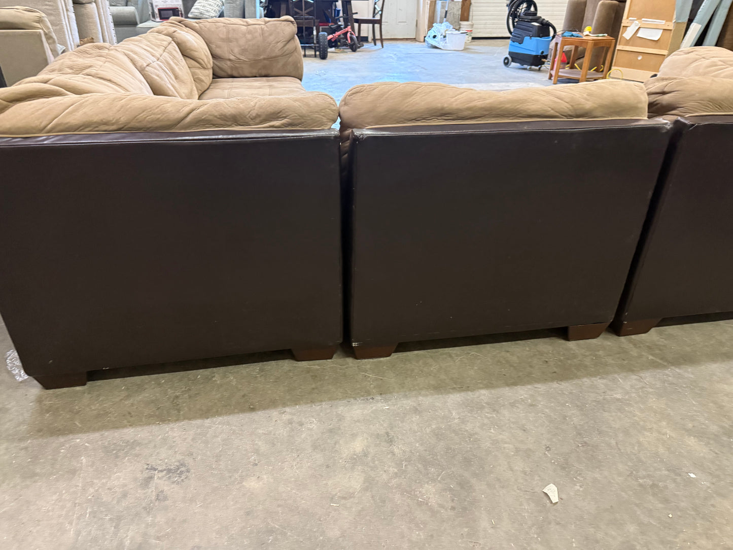 *Free Delivery* 6-Piece Modular Sectional Couch