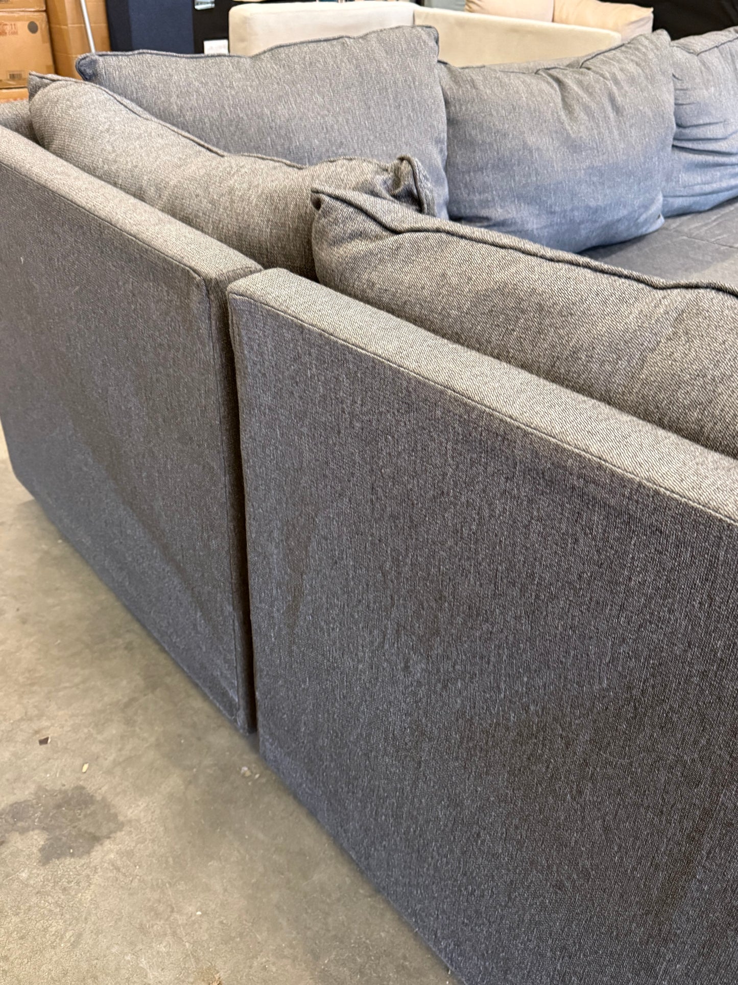 *Free Delivery* Large 4-Piece Sectional Couch Gray