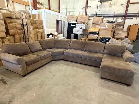 *Free Delivery* Raymour and Flannigan Large Great Condition Sectional Couch