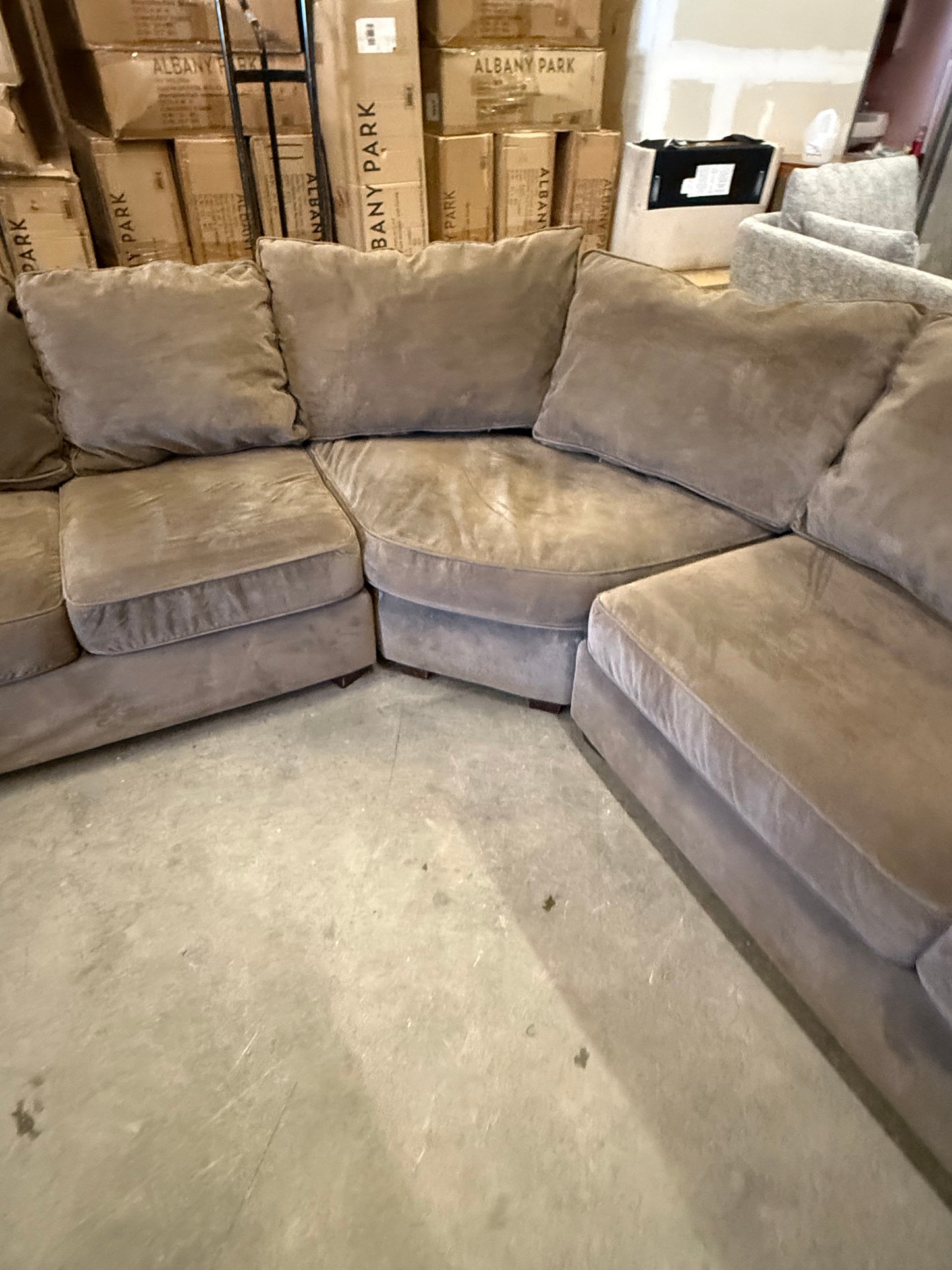 *Free Delivery* Raymour and Flannigan Large Great Condition Sectional Couch