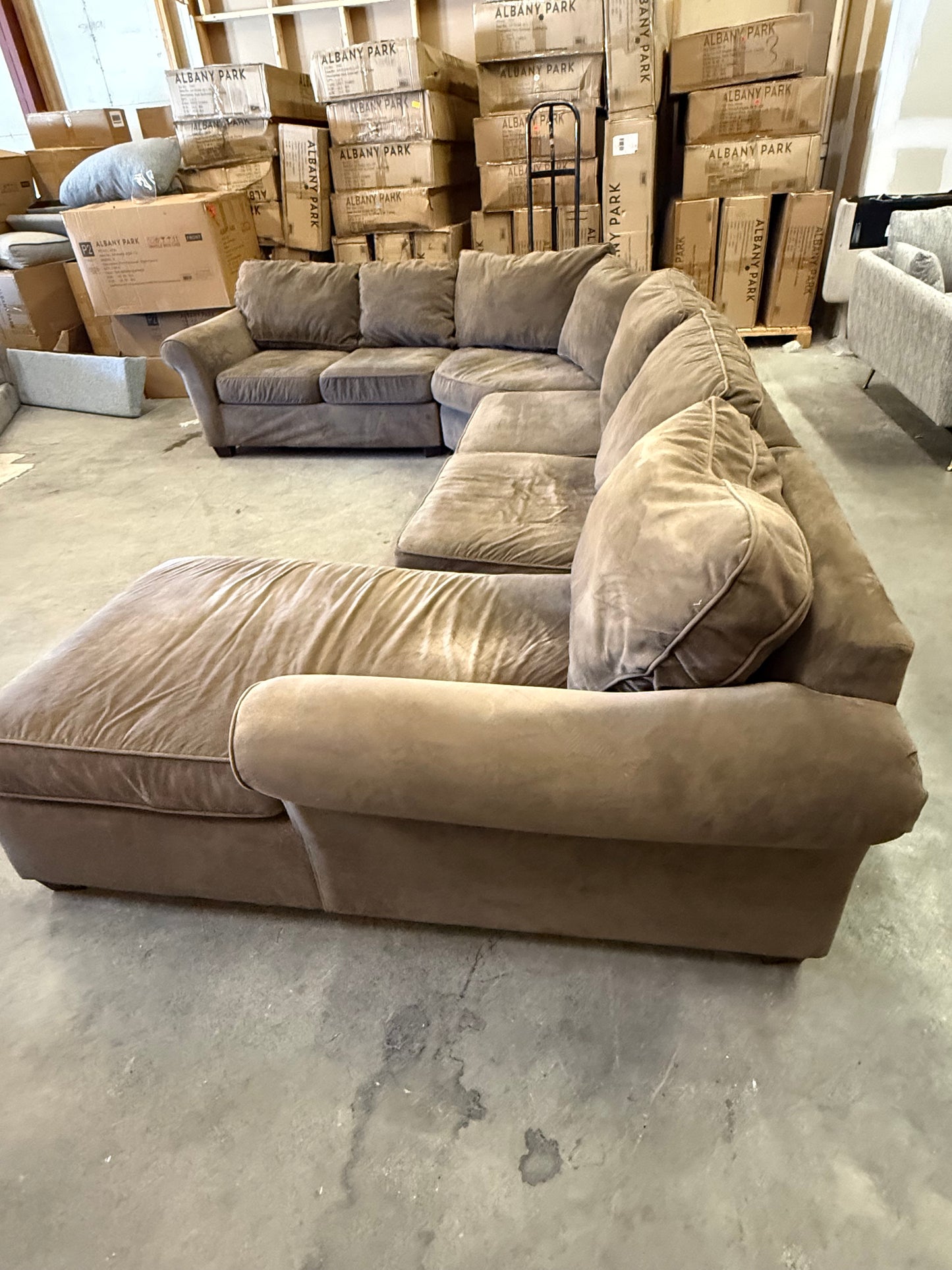 *Free Delivery* Raymour and Flannigan Large Great Condition Sectional Couch