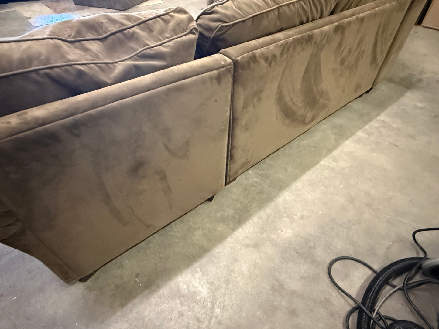 *Free Delivery* Raymour and Flannigan Large Great Condition Sectional Couch