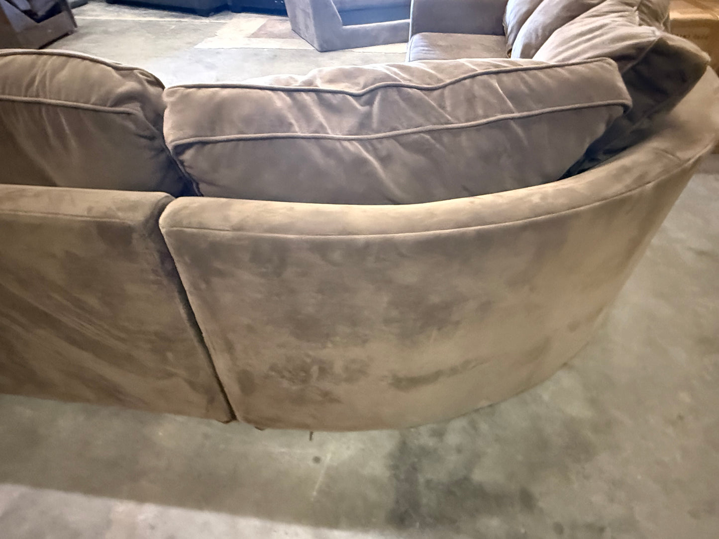*Free Delivery* Raymour and Flannigan Large Great Condition Sectional Couch