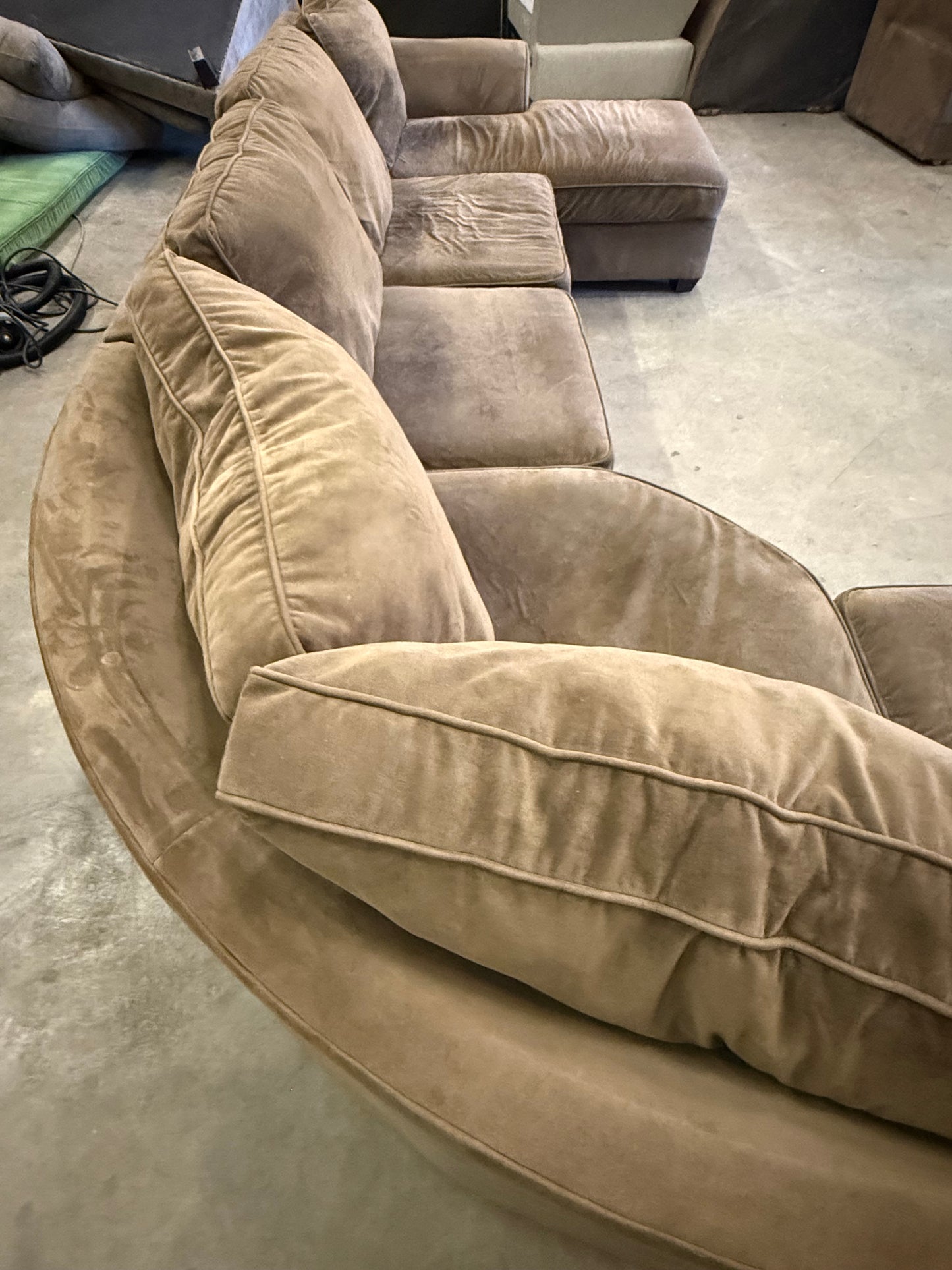 *Free Delivery* Raymour and Flannigan Large Great Condition Sectional Couch