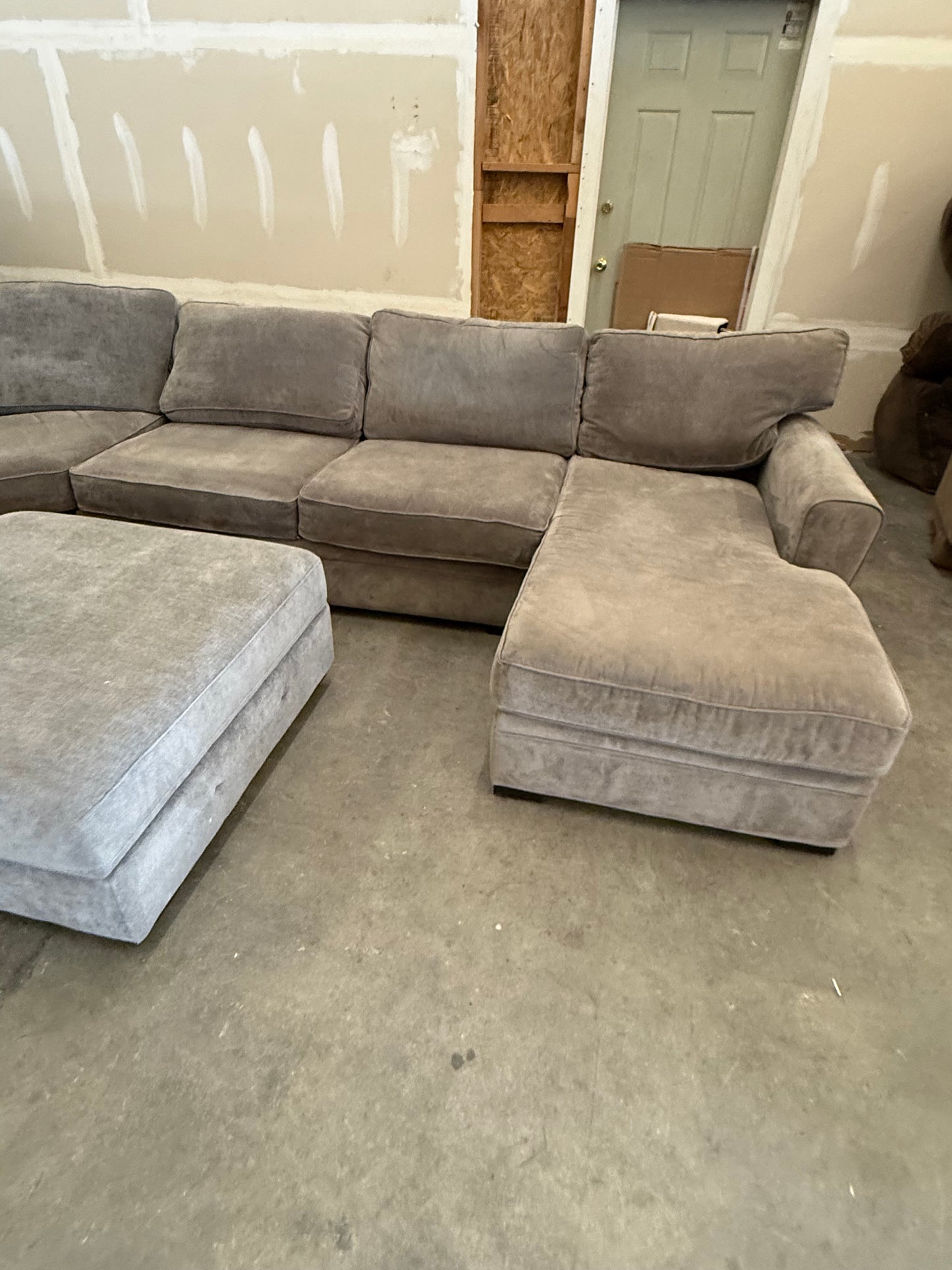 *Free Delivery*Large 4-Piece Sectional Couch with Storage Ottoman