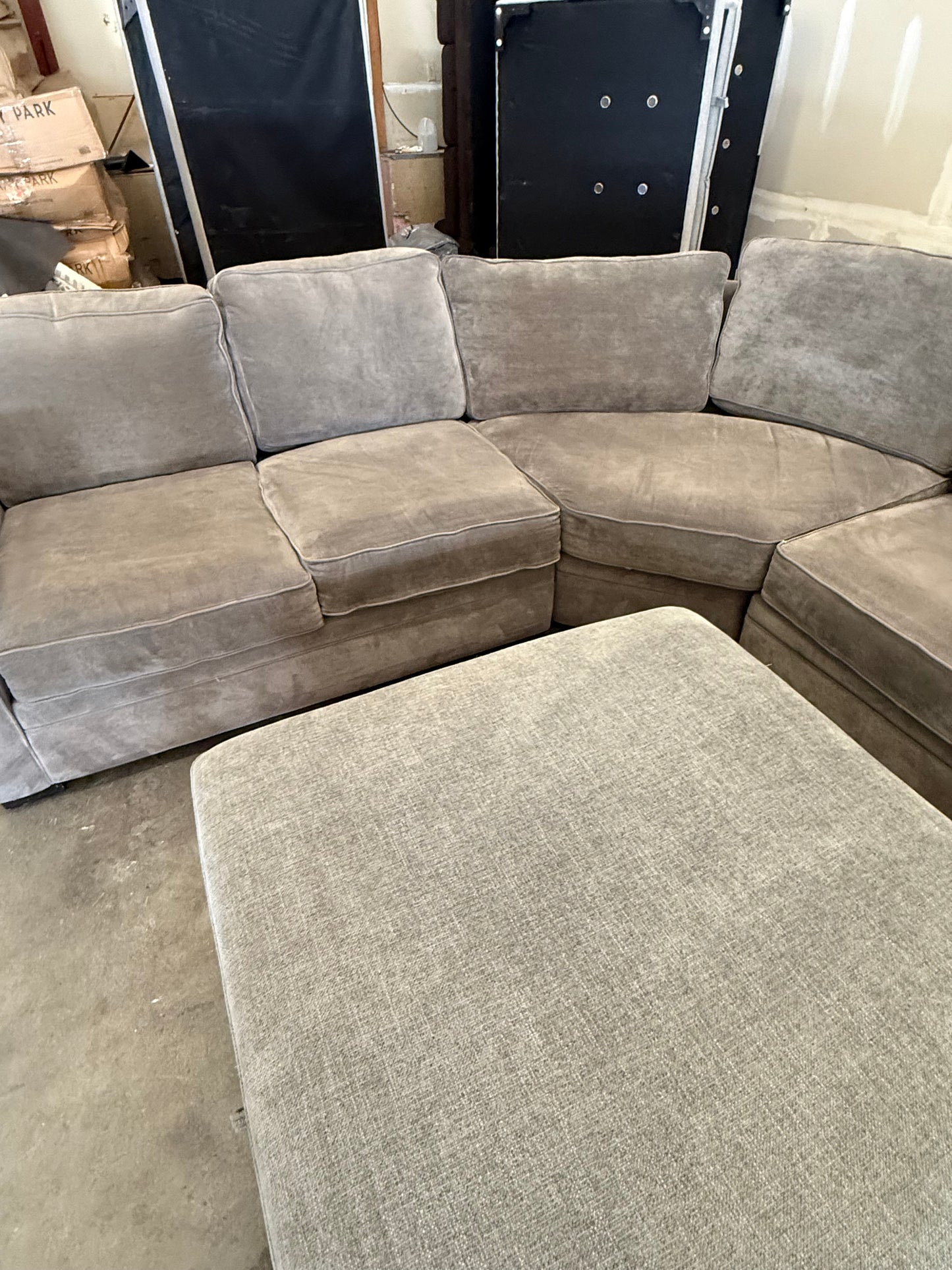 *Free Delivery*Large 4-Piece Sectional Couch with Storage Ottoman