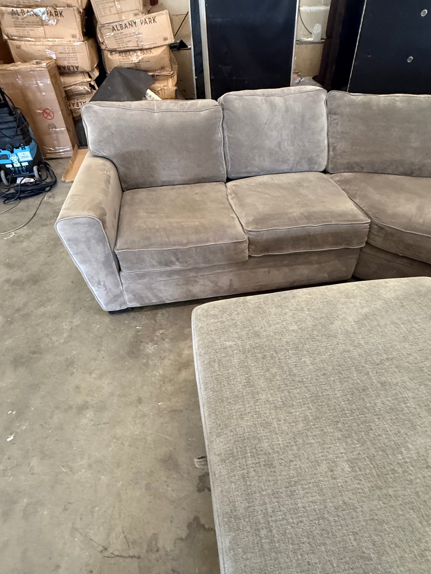 *Free Delivery*Large 4-Piece Sectional Couch with Storage Ottoman