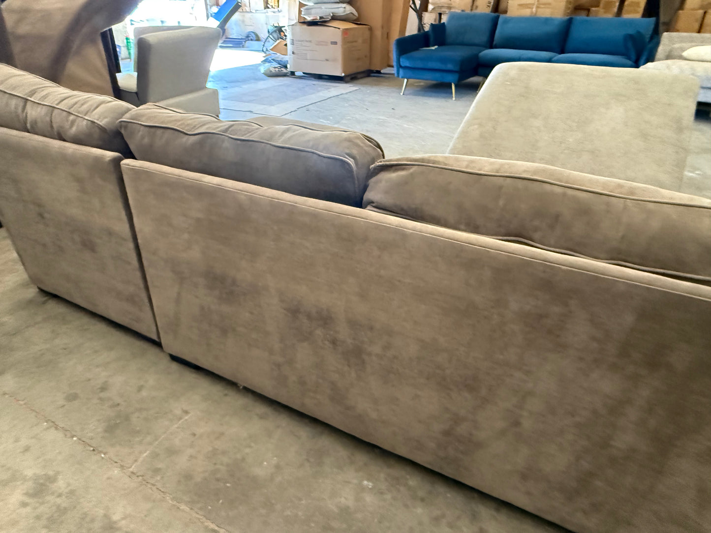*Free Delivery*Large 4-Piece Sectional Couch with Storage Ottoman